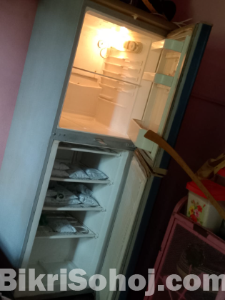 ফ্রিজ